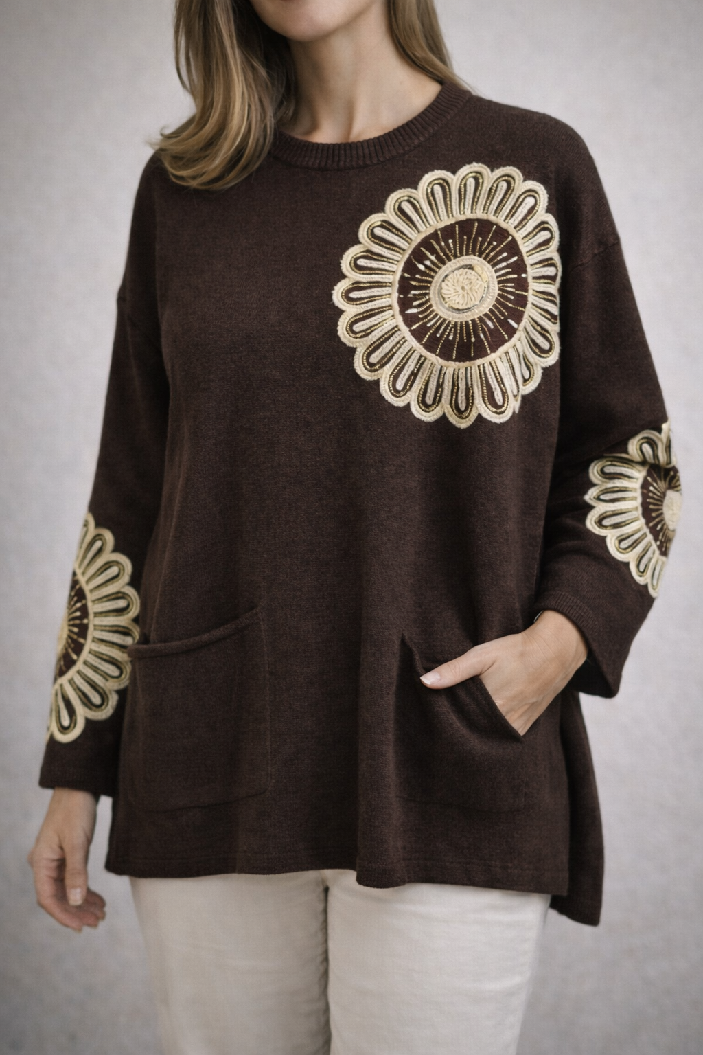 Maglione con Fiore Ricamato