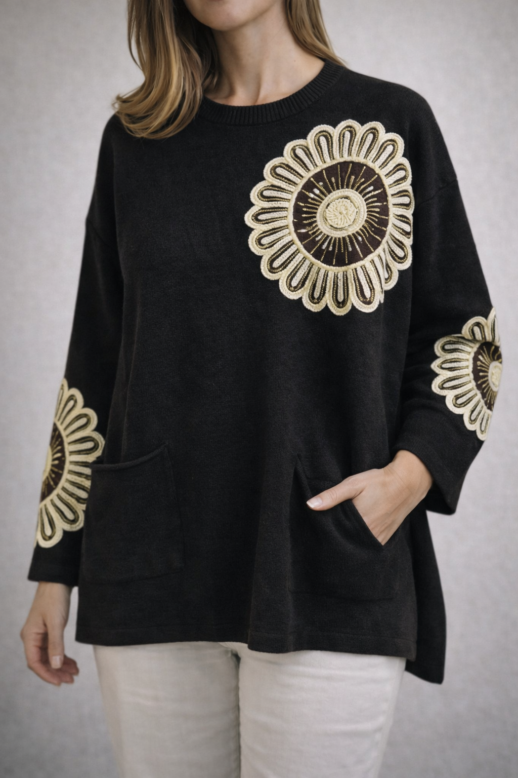Maglione con Fiore Ricamato