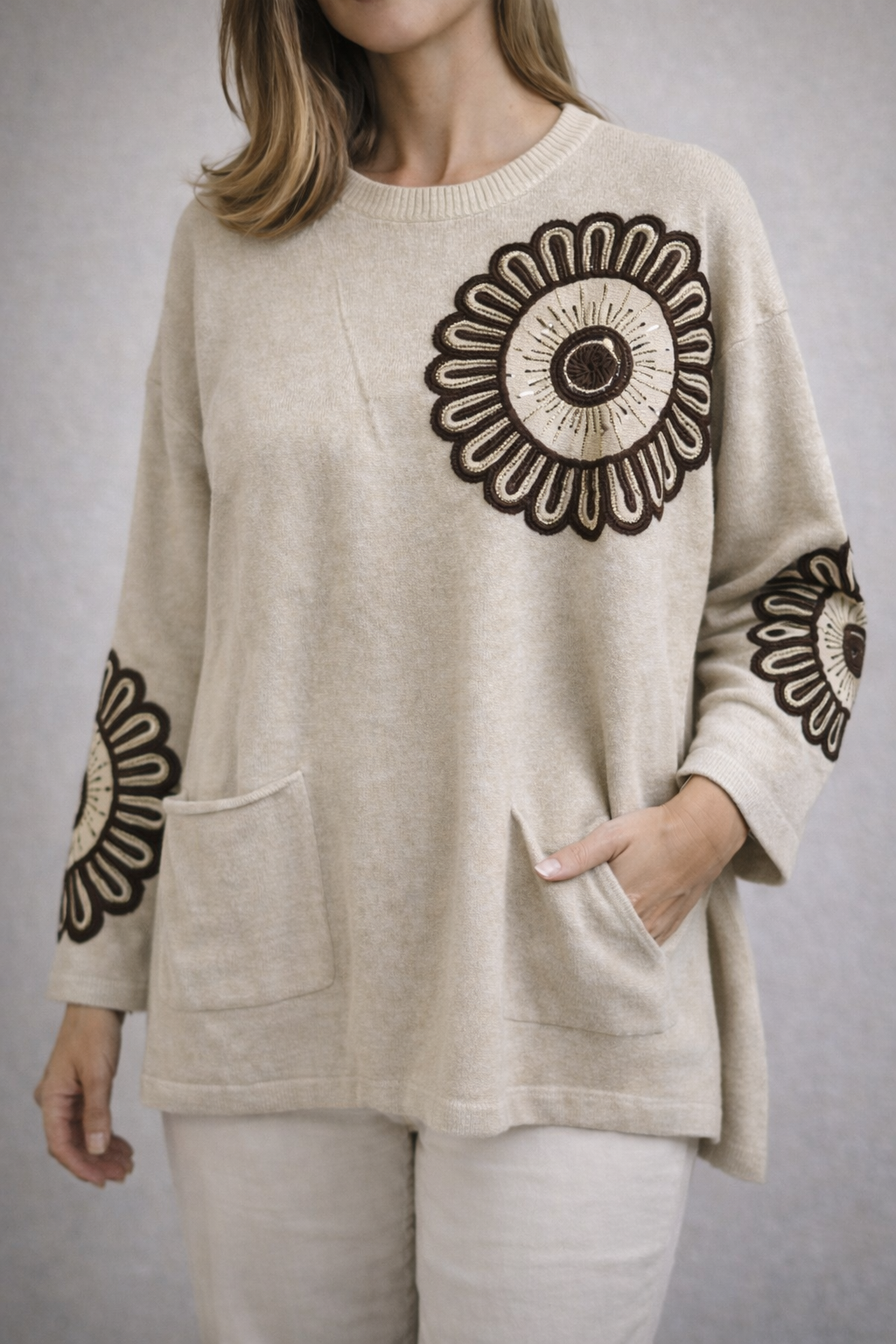 Maglione con Fiore Ricamato
