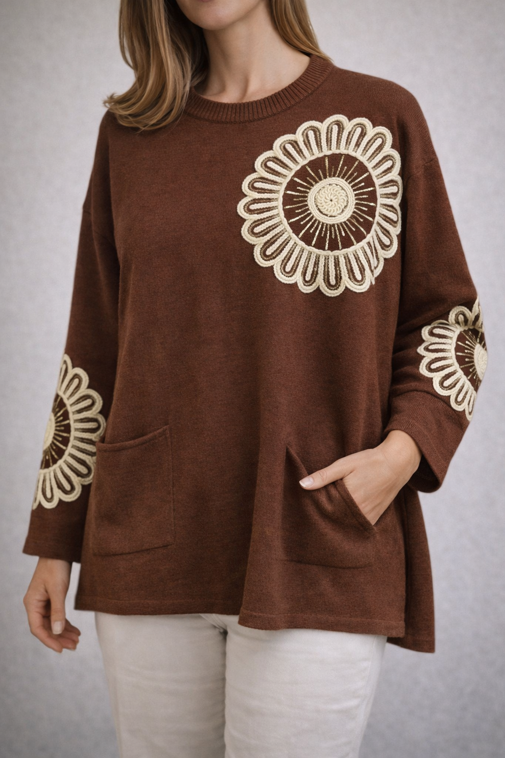 Maglione con Fiore Ricamato