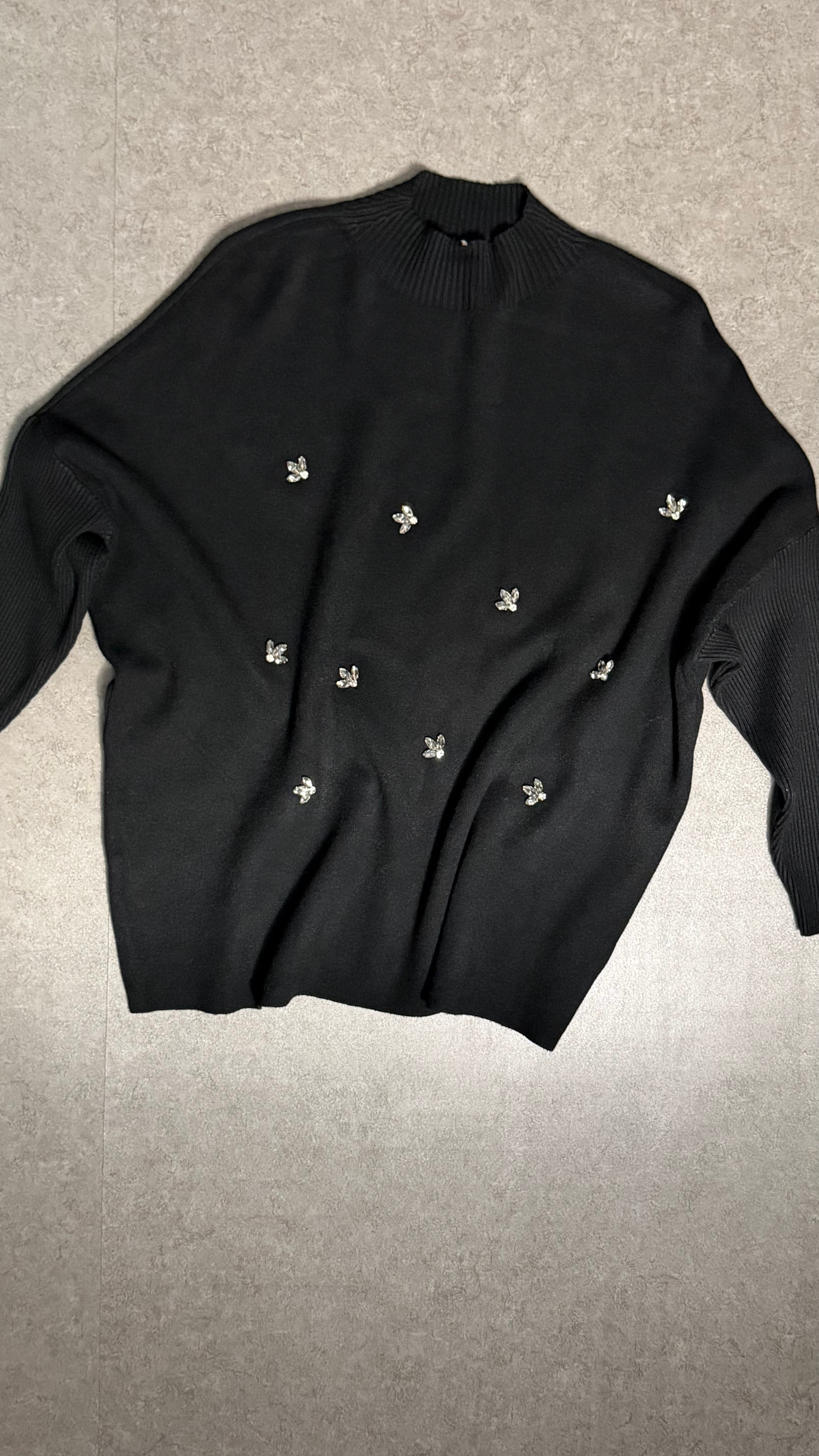 Maglia Nera con Applicazioni Gioiello