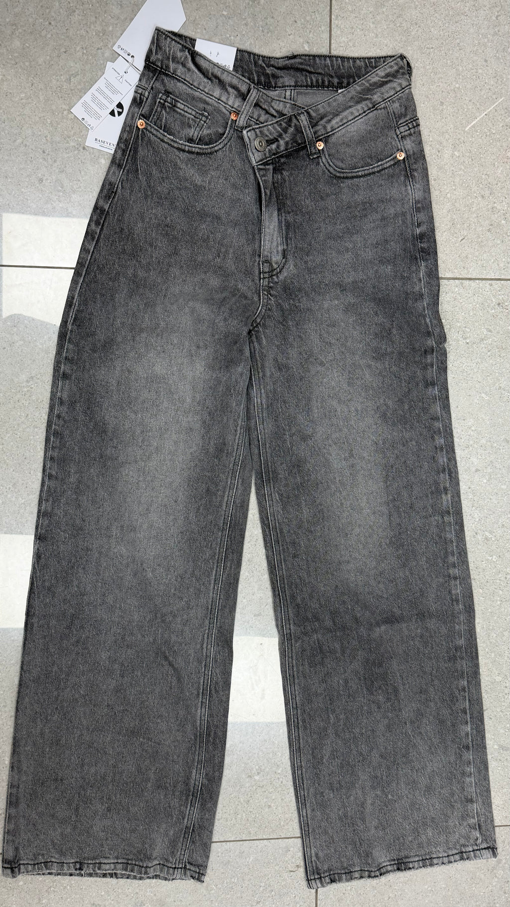 Jeans WideLeg Bottone Asimmetrico