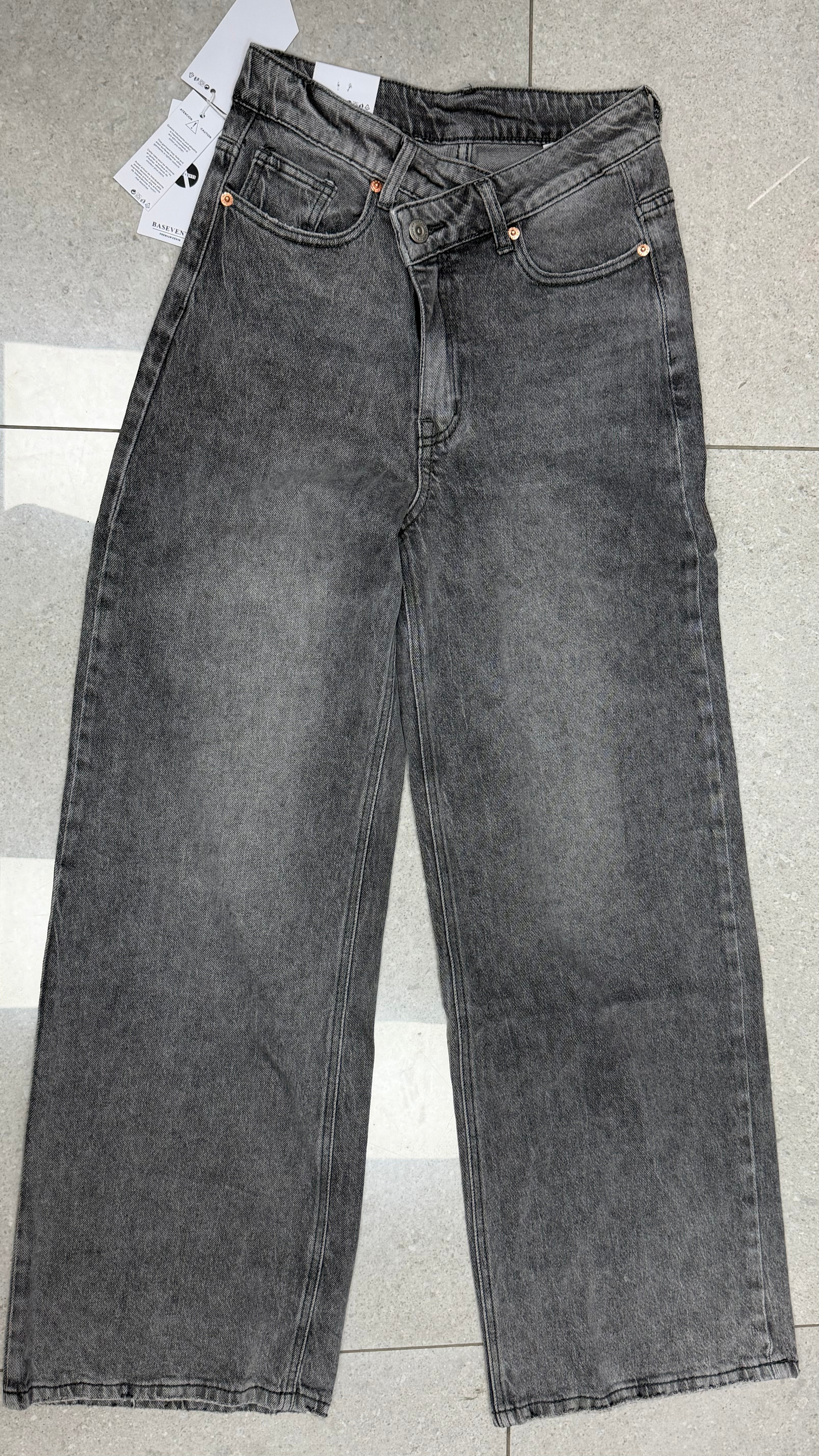 Jeans WideLeg Bottone Asimmetrico