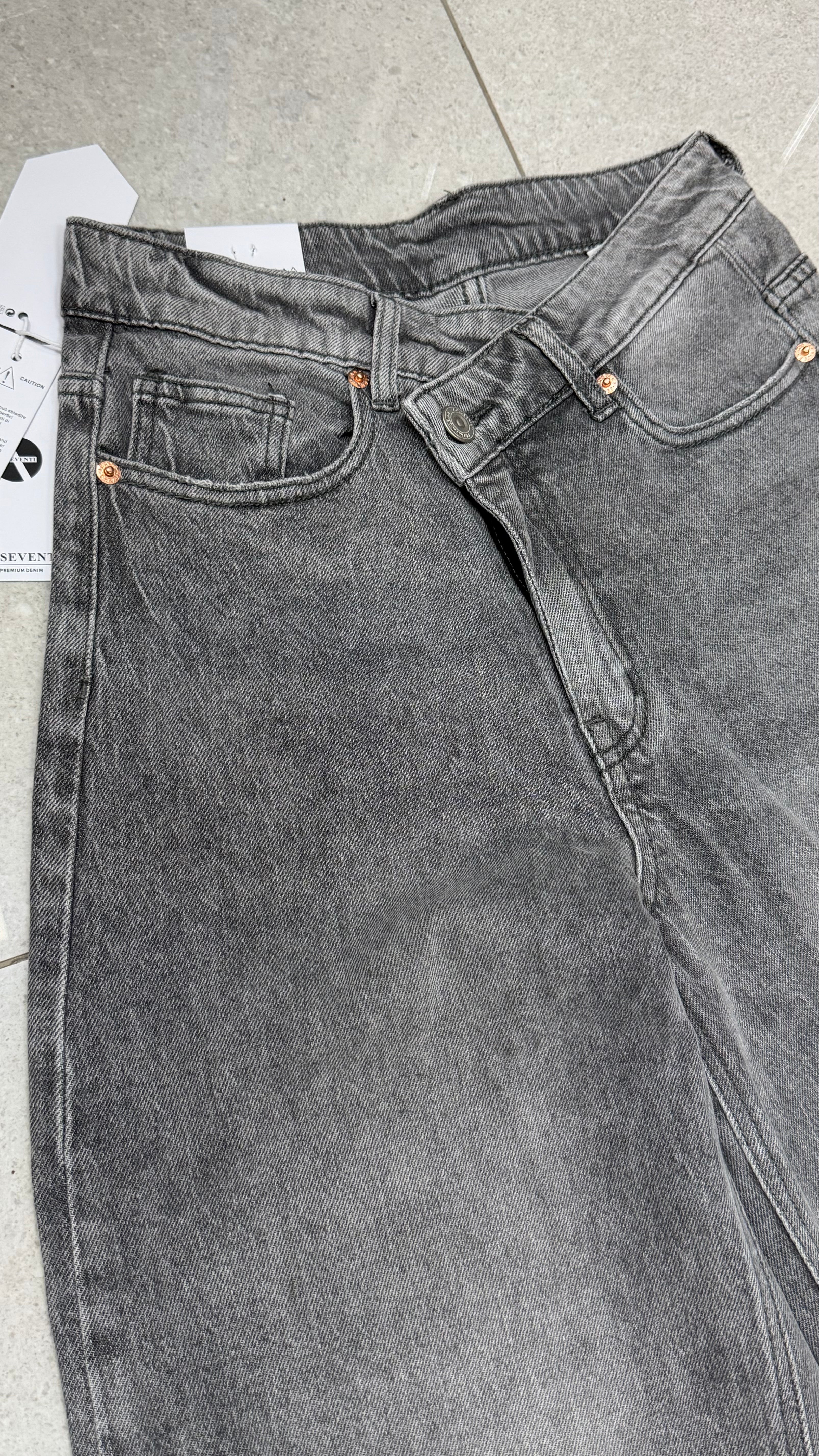 Jeans WideLeg Bottone Asimmetrico