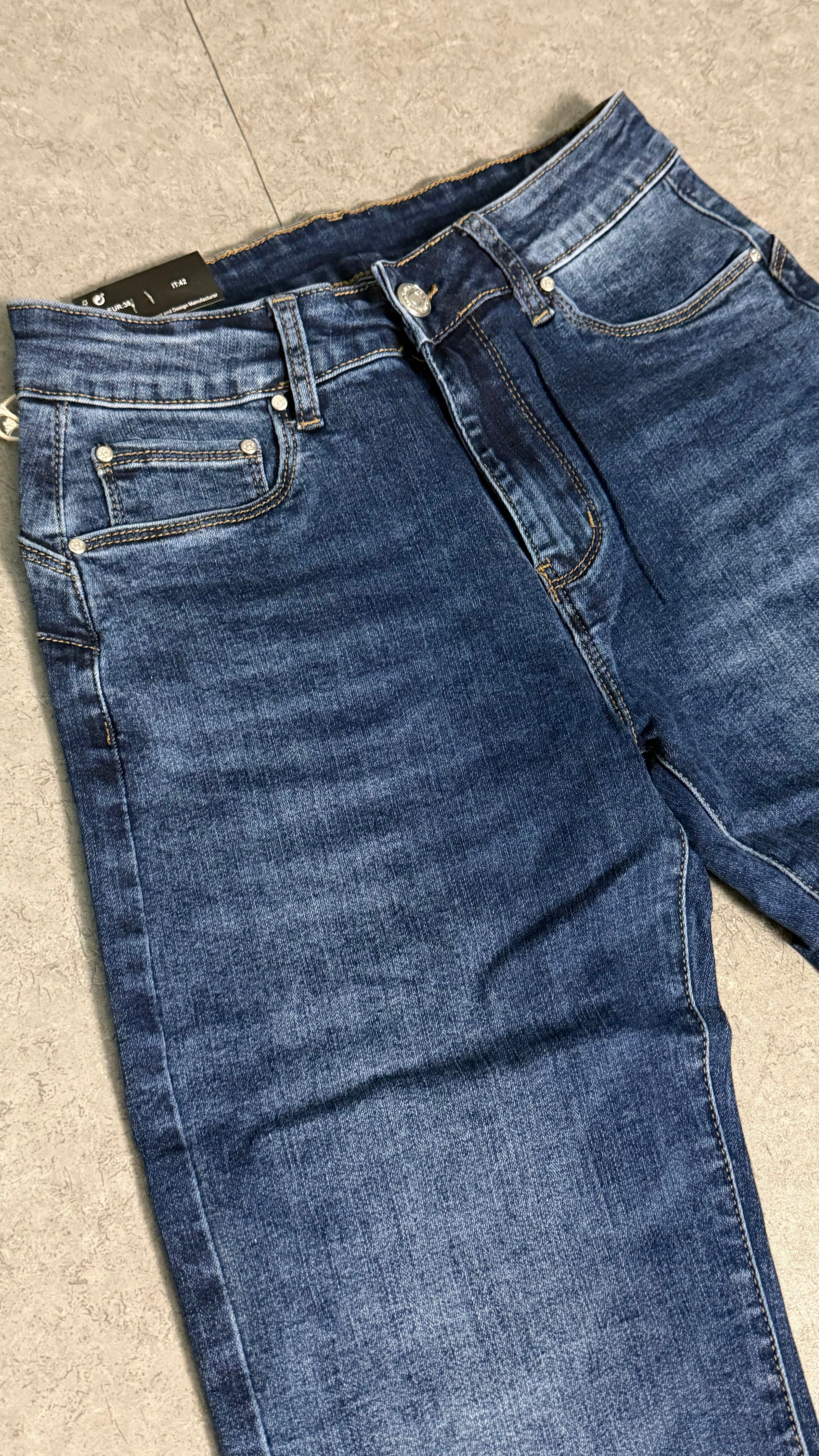 Jeans a gamba dritta aderente