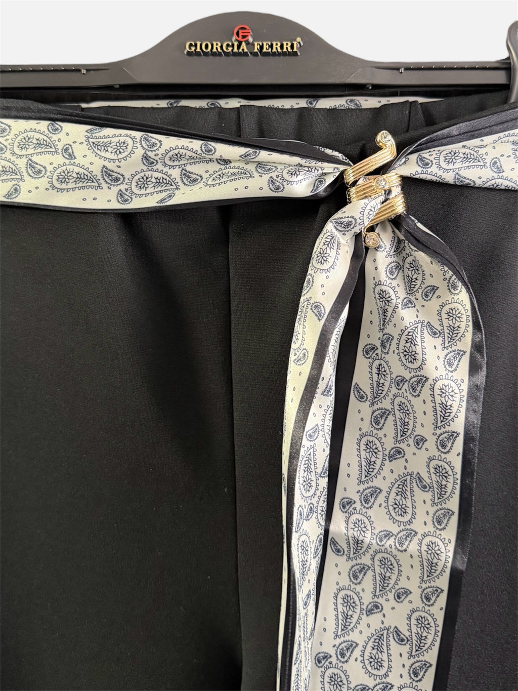 Pantalone con Risvolto e Foulard Made In Italy