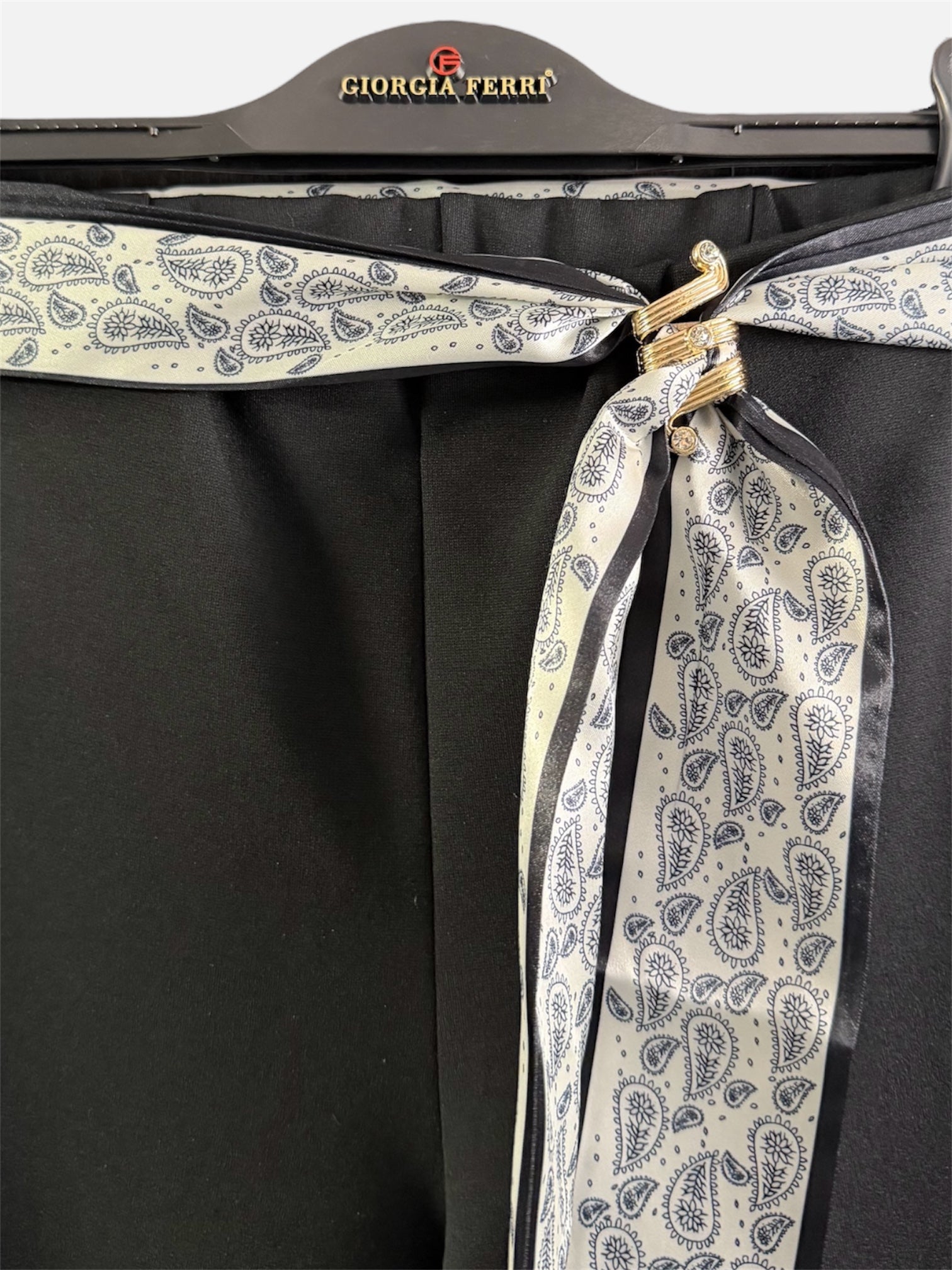 Pantalone con Risvolto e Foulard Made In Italy